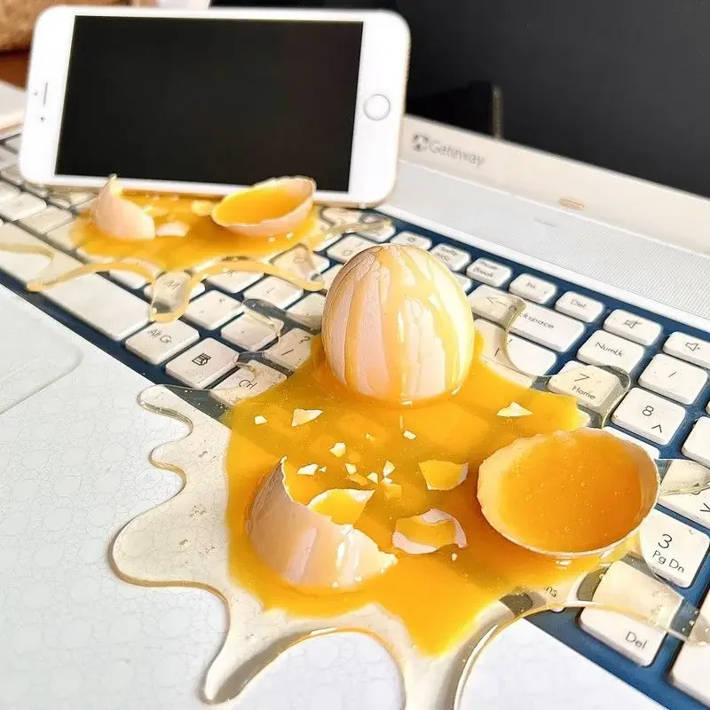 

1Pc Creative Home Tabletop Decoration Ornaments Broken Egg Shape Trick Props Funny Toys Portable Mobile Phone Holder