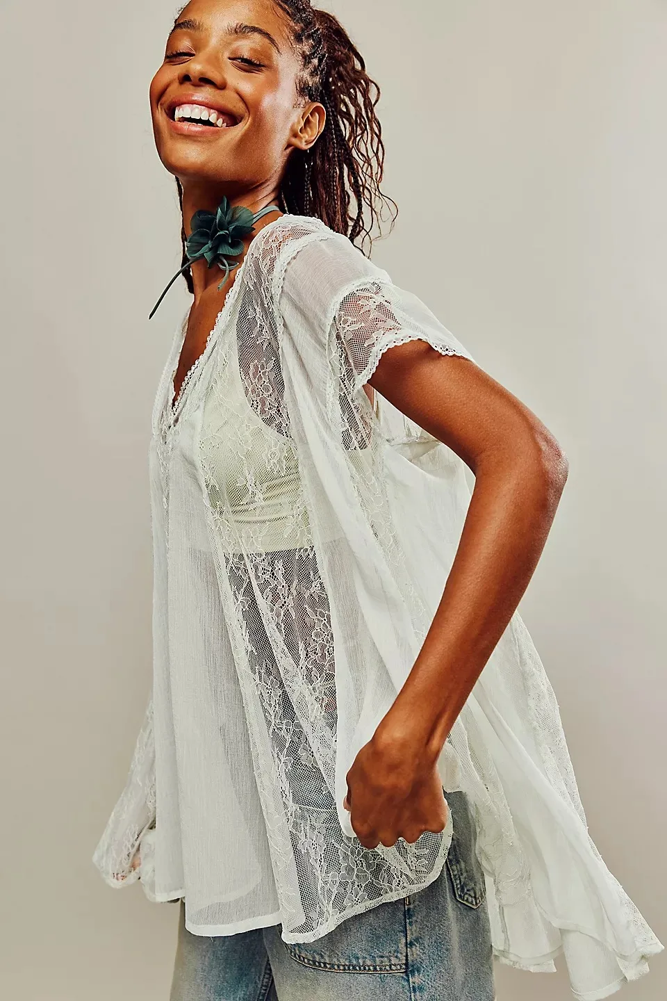 Женская прозрачная блузка с коротким рукавом V-образным вырезом