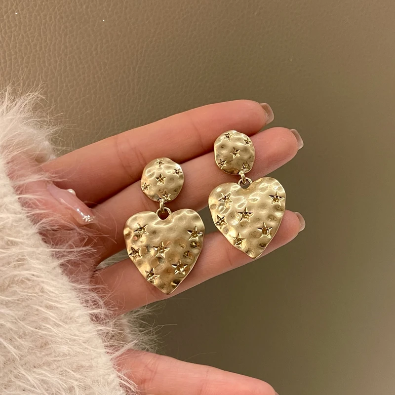 

Simple Love Shaped Dangle Earrings Female Personality Star Temperament Metal Earrings Exaggerated Aesthetic Retro Earrings 2068