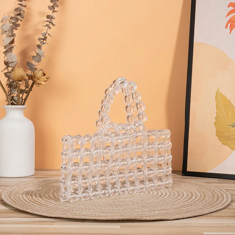 Женская сумка-тоут из акрила и пластика с прозрачными бусинами