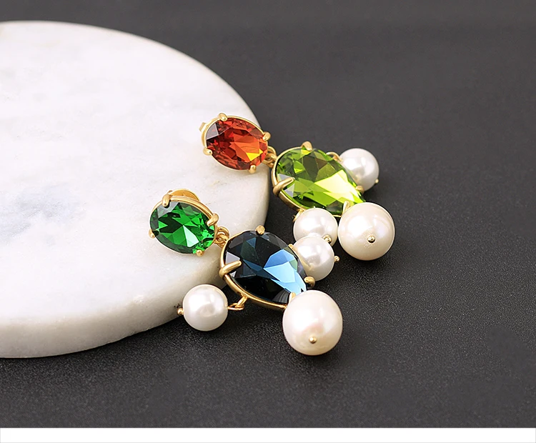 

Retro temperament senior sense light luxury atmosphere fashion personality earrings