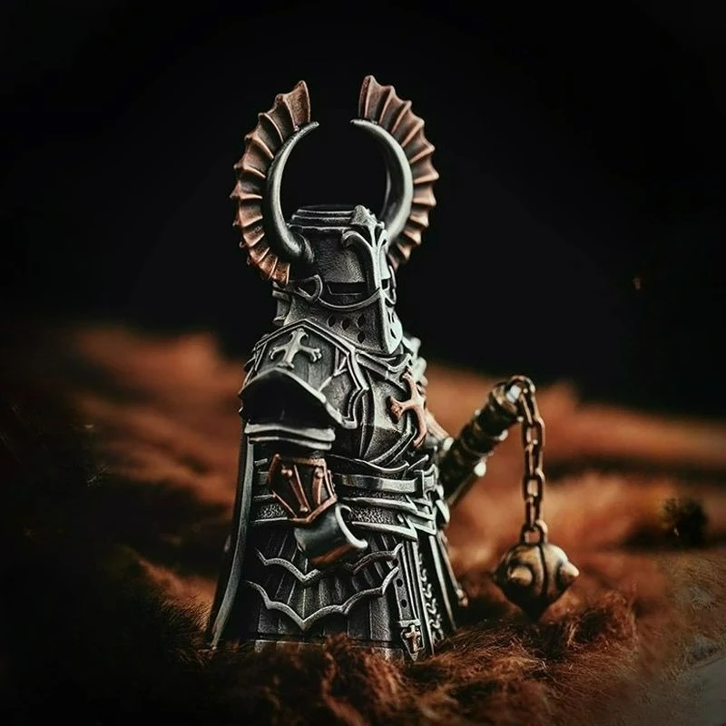 

Медная статуэтка крестоносца