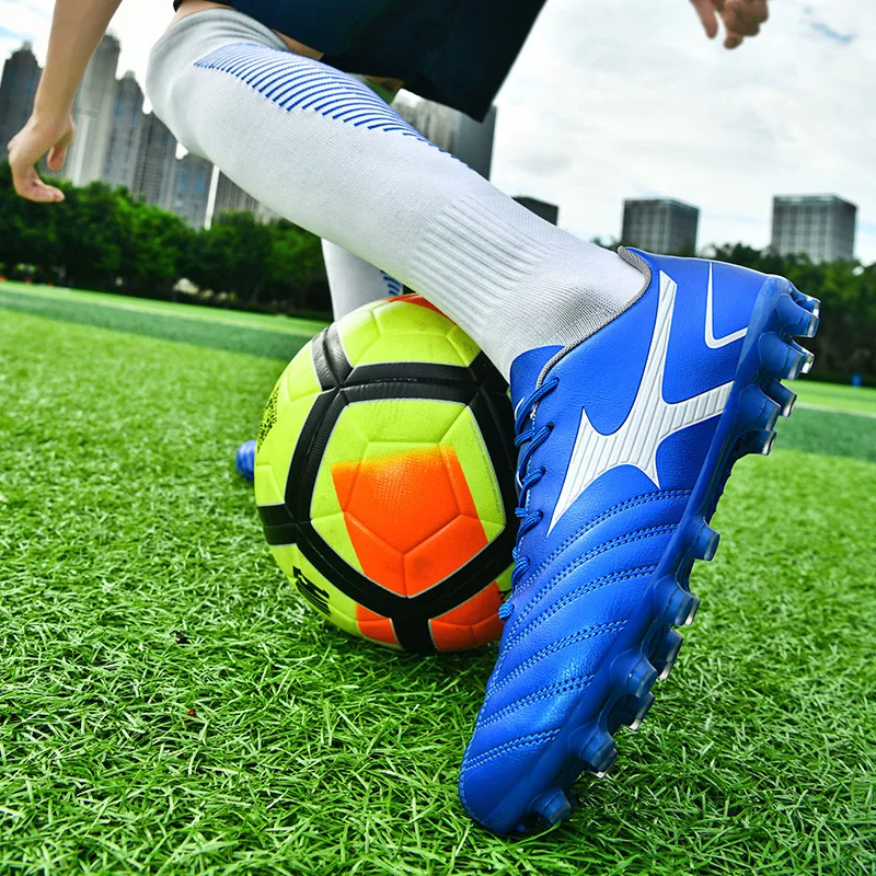 Football Shoes Youth Outdoor Lightweight Football Shoes Men's Professional Long Nails Broken Nails Comfortable Football Shoes