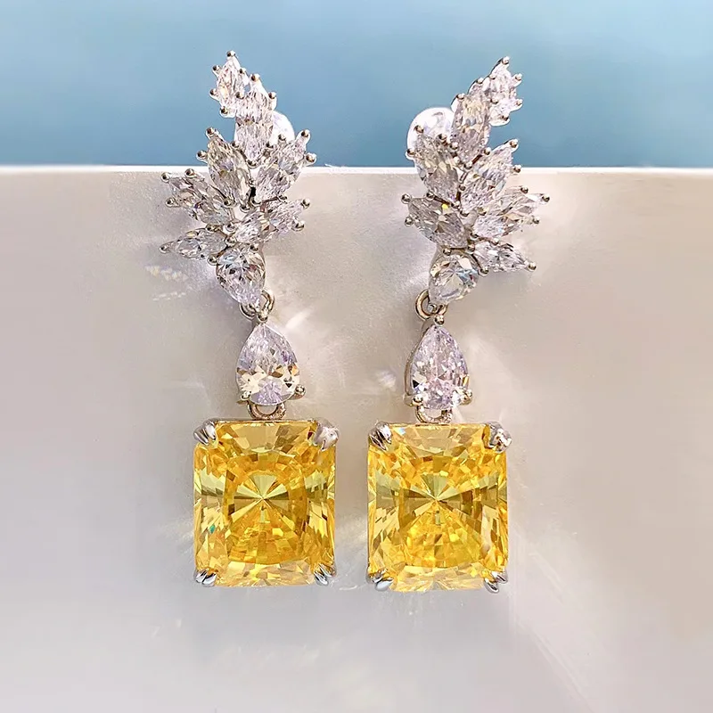 

Серьги с бриллиантами, серебро 7 карат, прямоугольные, 11*13 дюймов