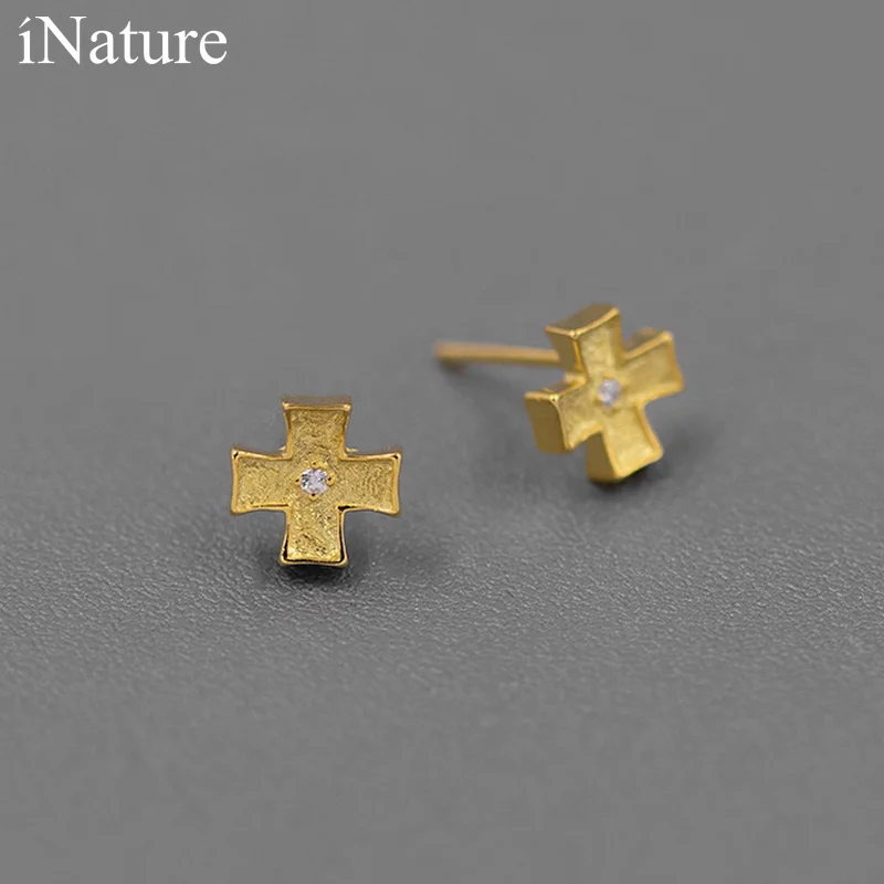 

Серьги-гвоздики из серебра 925 пробы с кристаллами