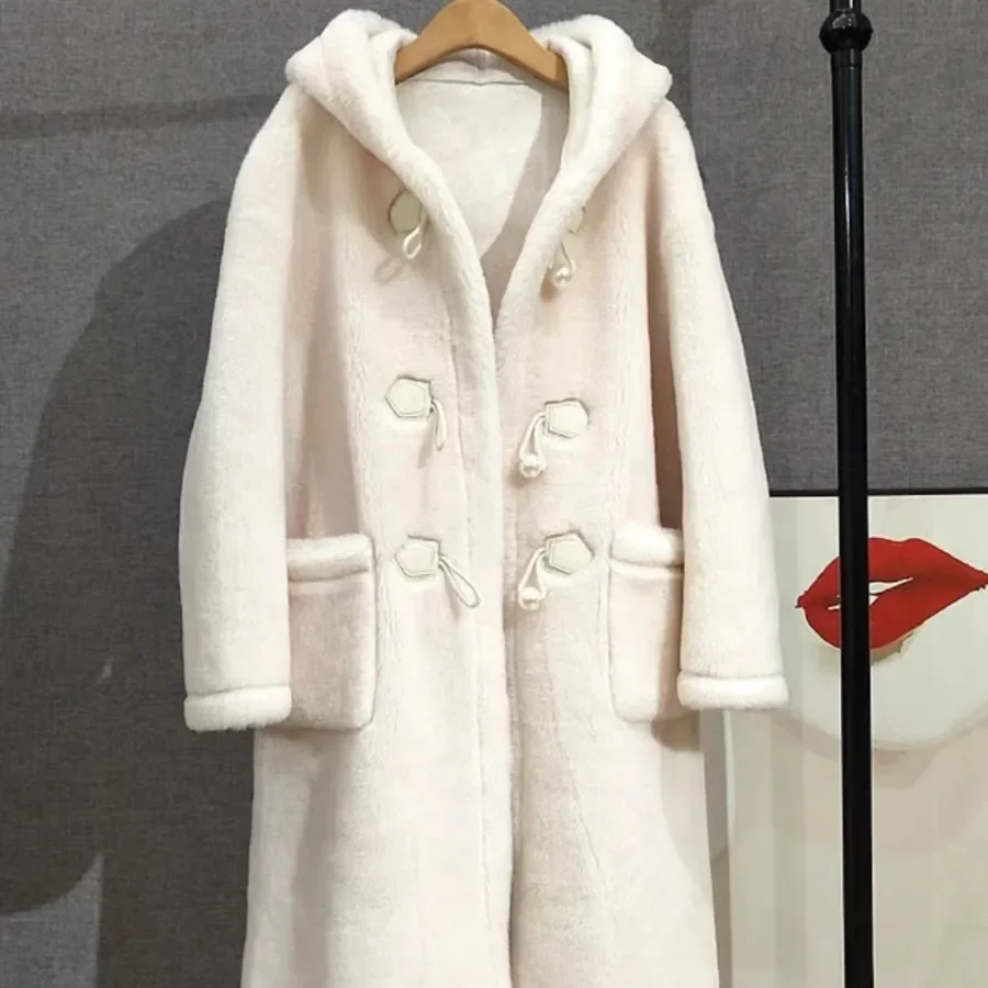 Женская куртка из меха норки и бархата с капюшоном