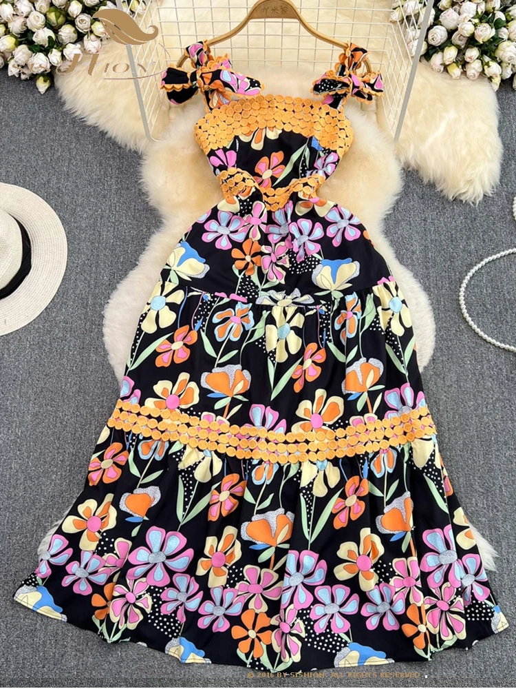 

Платье женское средней длины на бретелях-спагетти с цветочным принтом