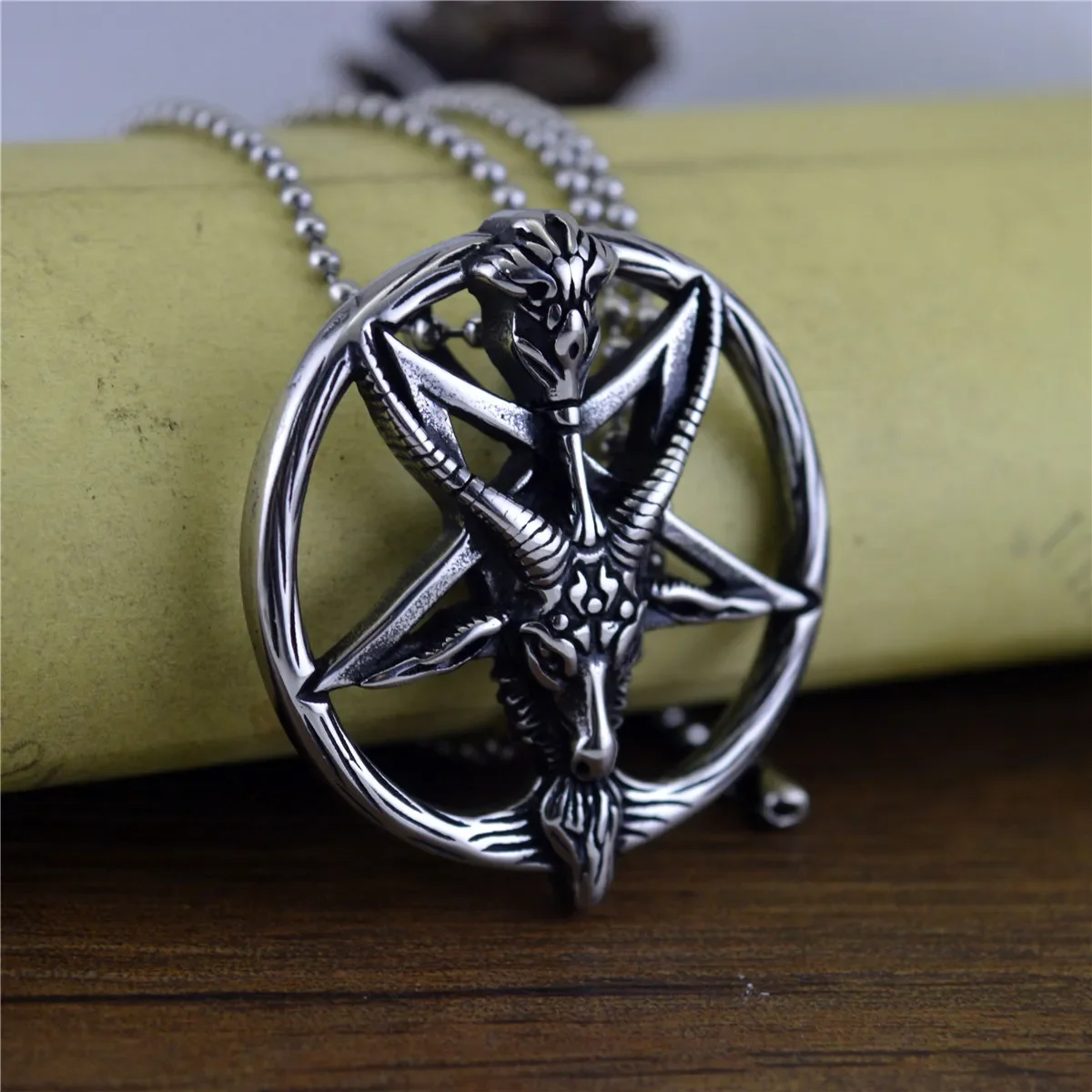 Готическое ожерелье с подвеской в виде рога и черепа дьявола для мужчин крутые