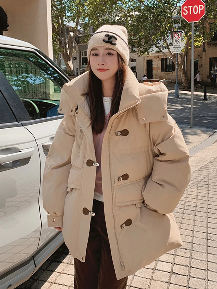 Женское хлопковое стеганое пальто цвета хаки с пушистым капюшоном