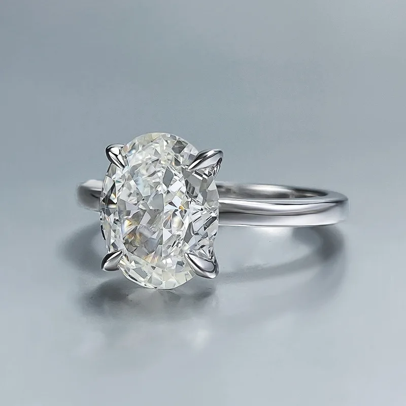 Женское серебряное кольцо 8x10 мм овальной формы с фианитом