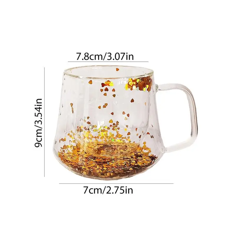 Стеклянная кофейная кружка с двойными стенками изолированная прозрачная