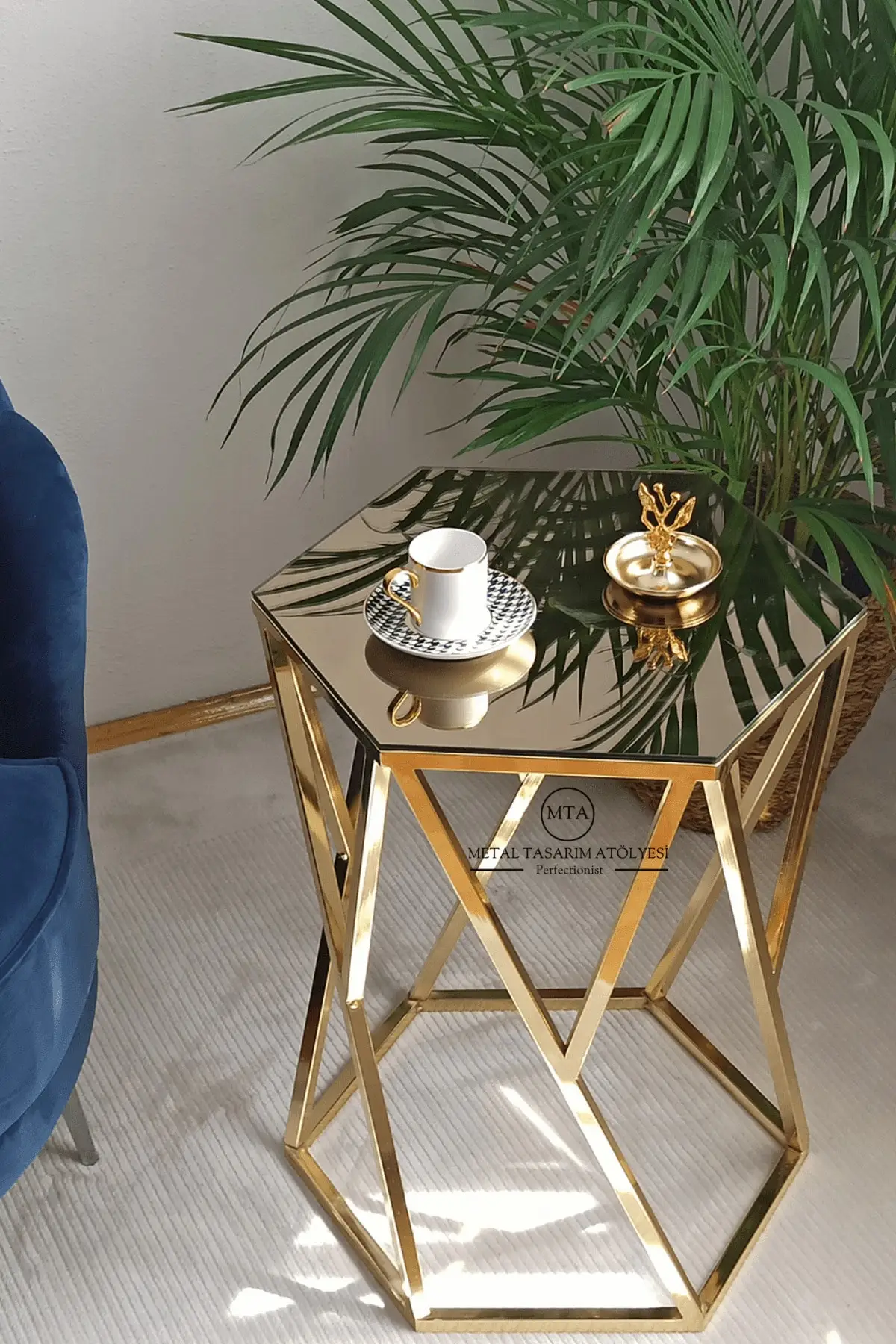 

Modern Gold Metal Coffee Table Single Glass Scandinavian Coffee Table Nightstand Tea Coffee Service Table Living Room Decorative