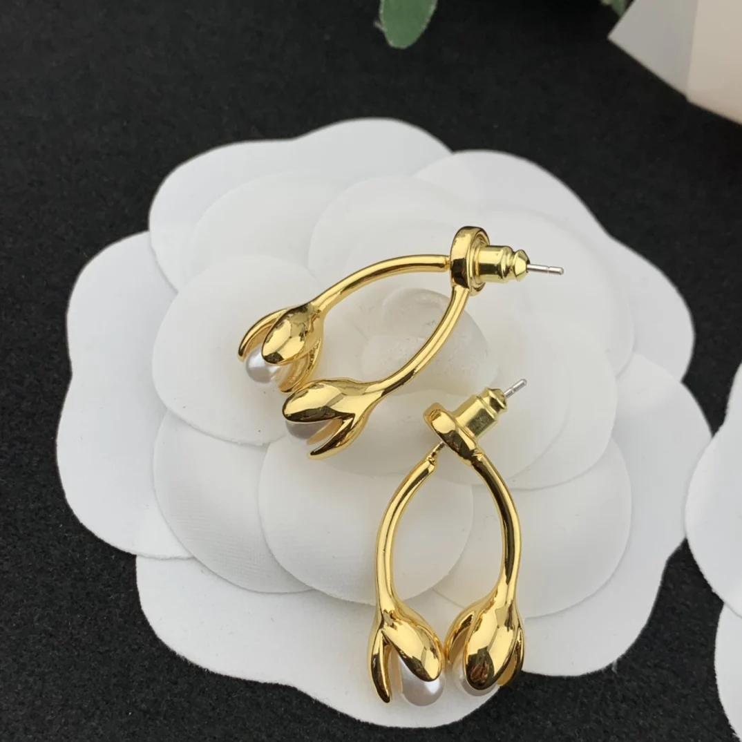 

European and American fashion simple Pearl Flower Earrings