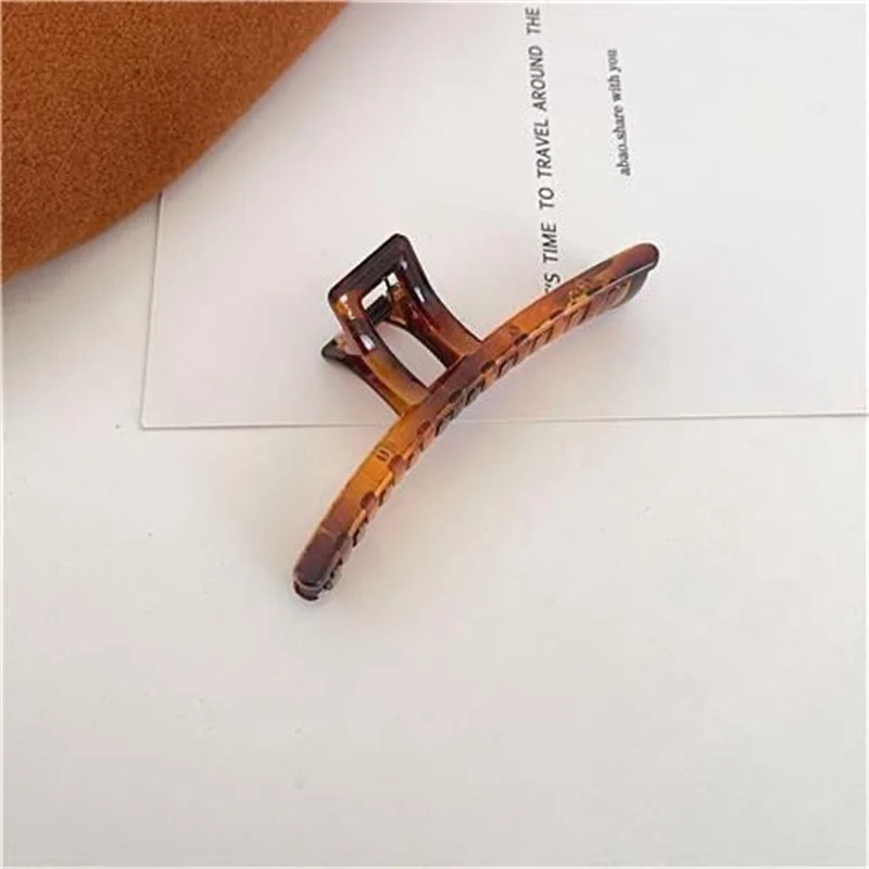 New Ladies Large Hair Clip 13CM Bright matte finish Cross Temperament Pan Grabber Simple Cute Girl Shark Headwear