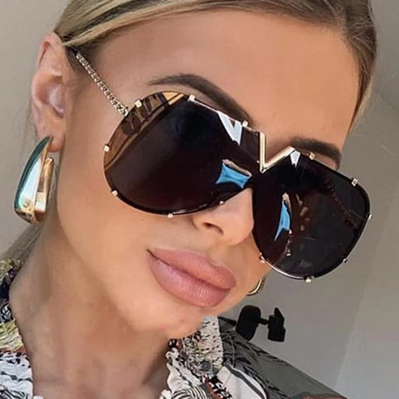 

2022 New Fashion One Piece Shield Sunglasses For Women Vintage Oversized Paw Sun Glasses Men Uv400 Hip Hop Punk Eyewear Black