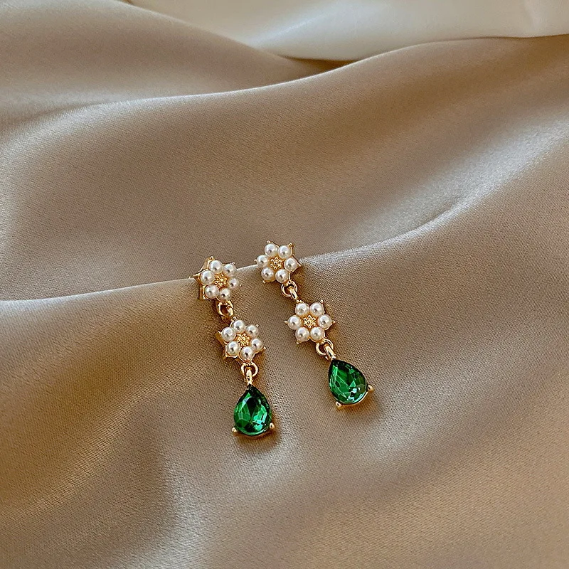 Великолепные Длинные серьги с зелеными фианитами и кисточками для женщин