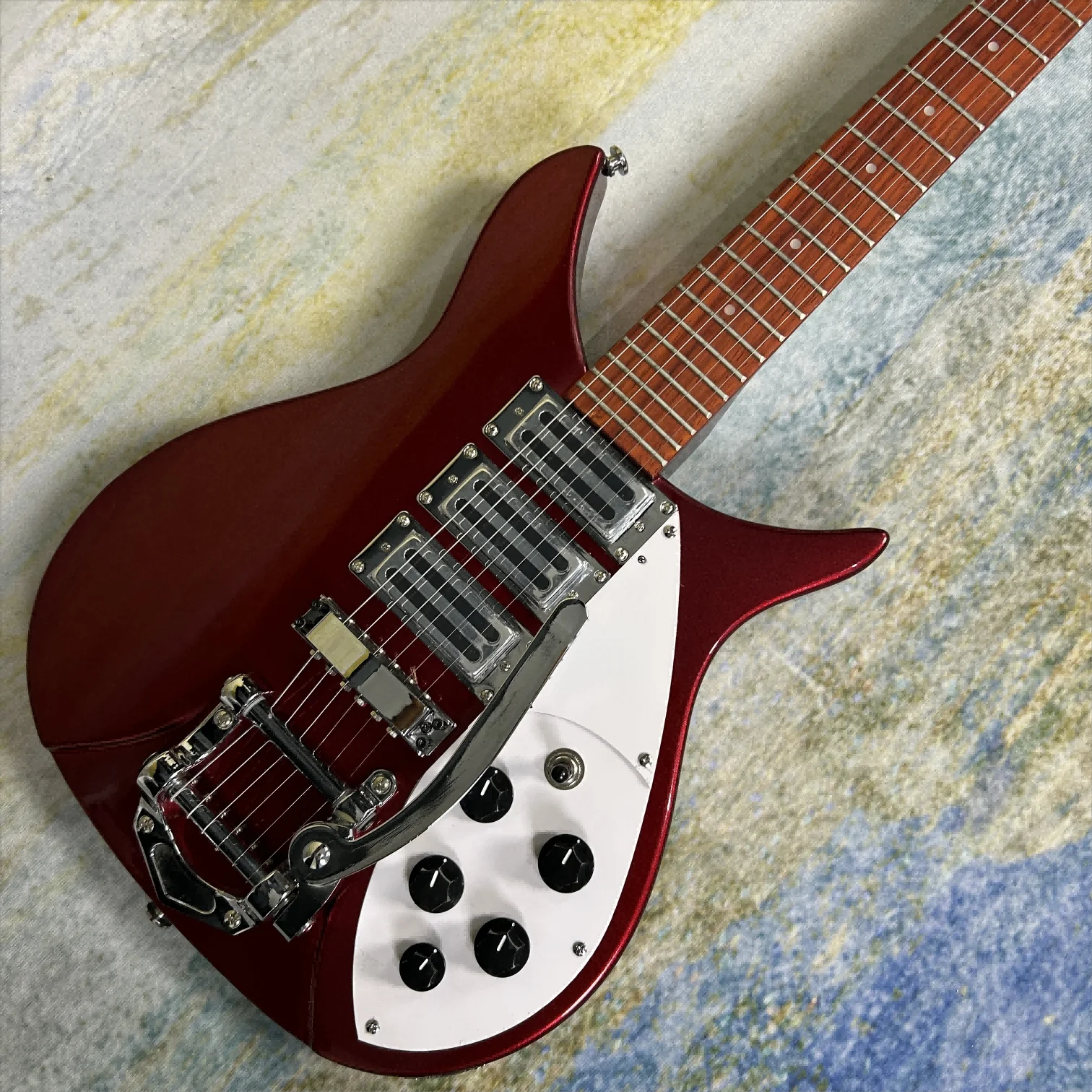 Электрогитара Rickenbacker 325 бридж системы тремоло цвет металлик красный корпус из