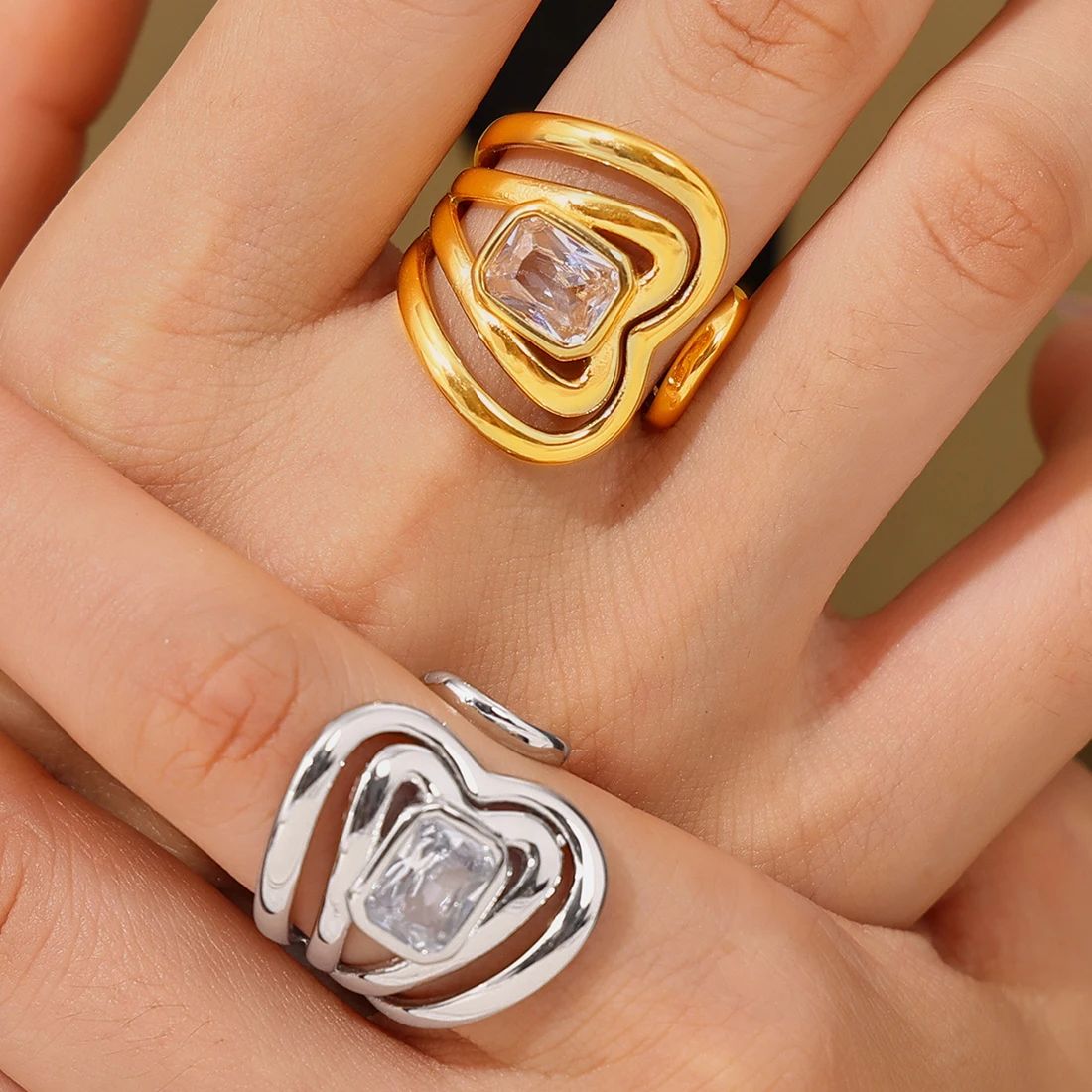 Женское кольцо из нержавеющей стали с позолотой и белым стеклом