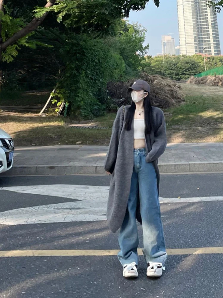 Элегантный высококачественный серый свитер выше колена средней длины с