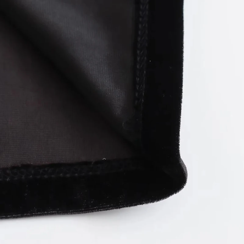 Женское облегающее платье с V-образным вырезом