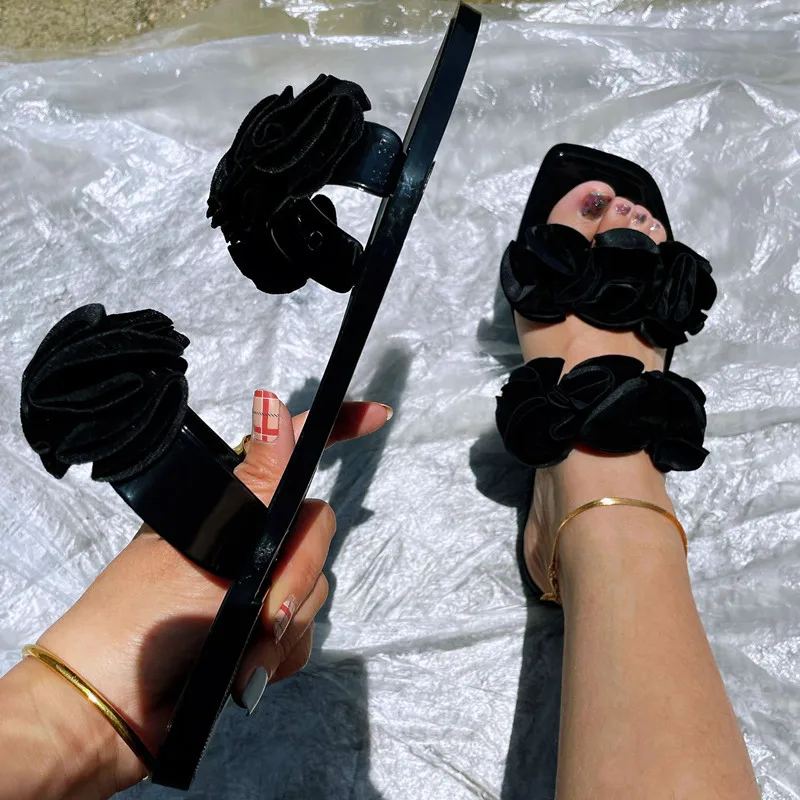 

2023 европейские и американские женские модные бархатные повседневные сандалии с квадратным носком 4468