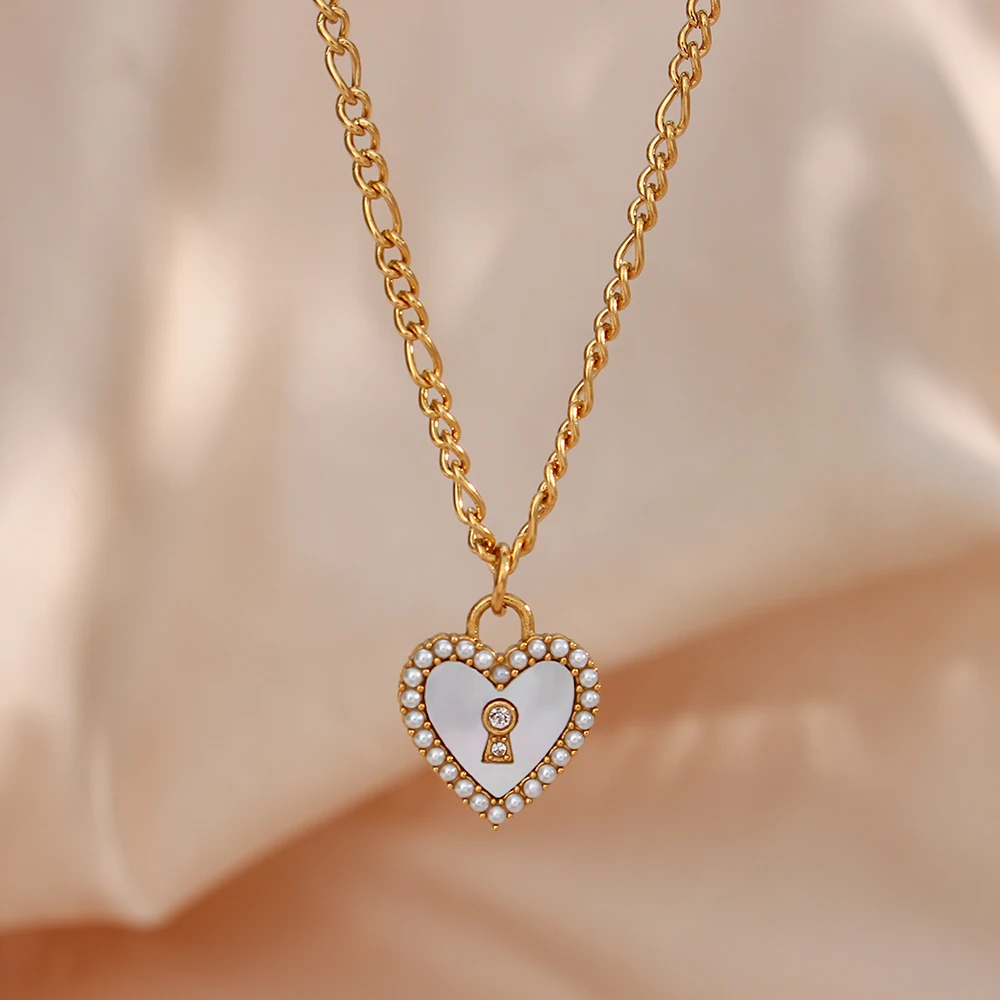 

Lock Your Heart Sweet Pearl Setted Heart Shape Lock Design Pendant Necklace For Woman Natural Shell Curb Chain Necklace