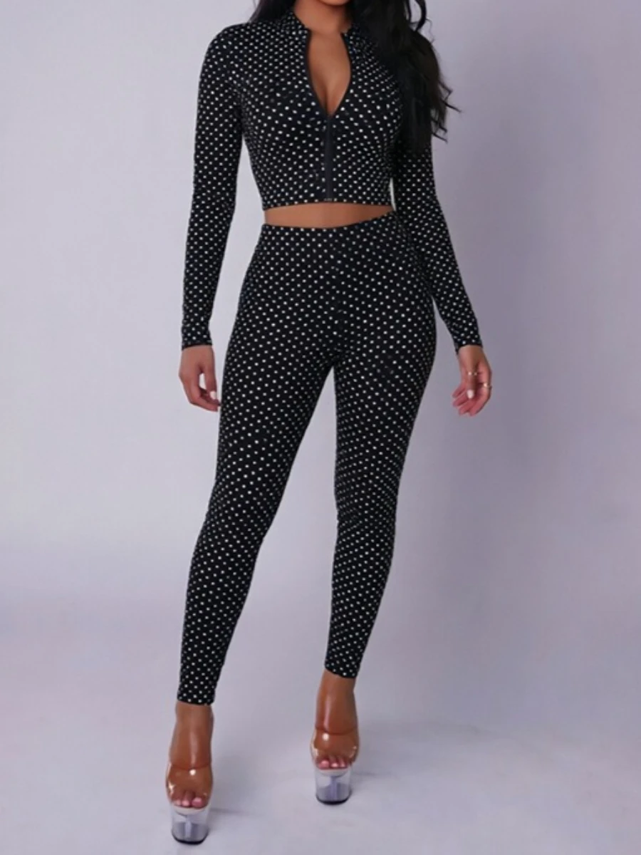 Фото Комплект Foamlina Retro Polka Dot: укороченный топ с воротником-стойкой на молнии и длинными рукавами, а также эластичные облегающие брюки, 2 предмета, для женщин №2