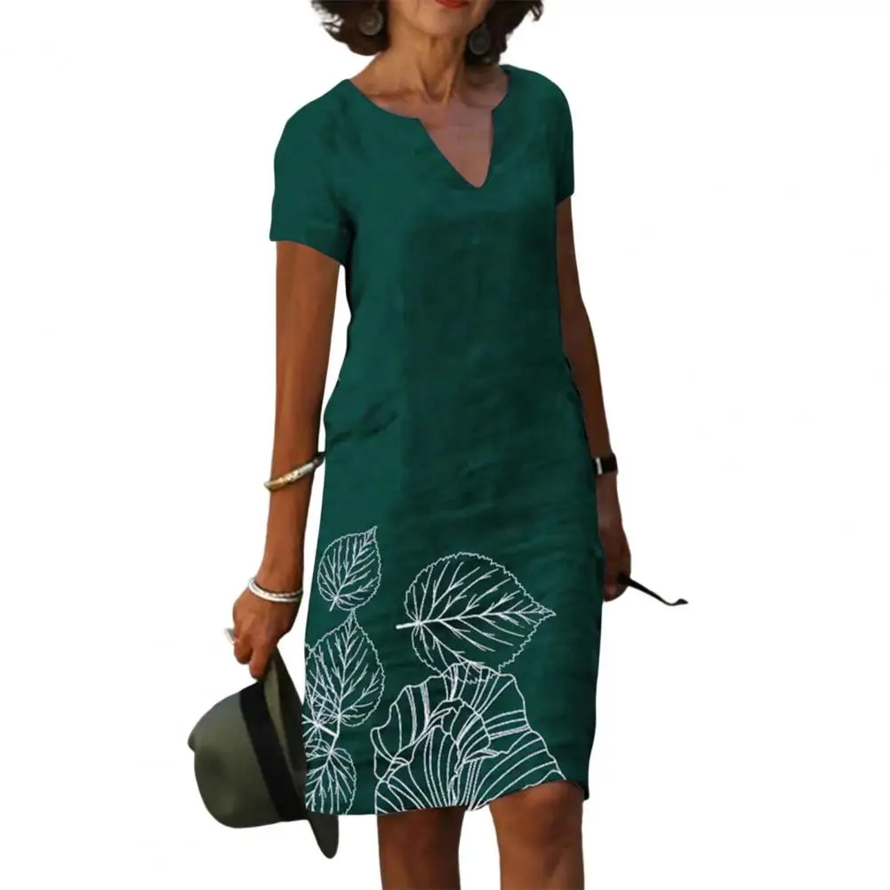 

Женское платье средней длины с V-образным вырезом и коротким рукавом