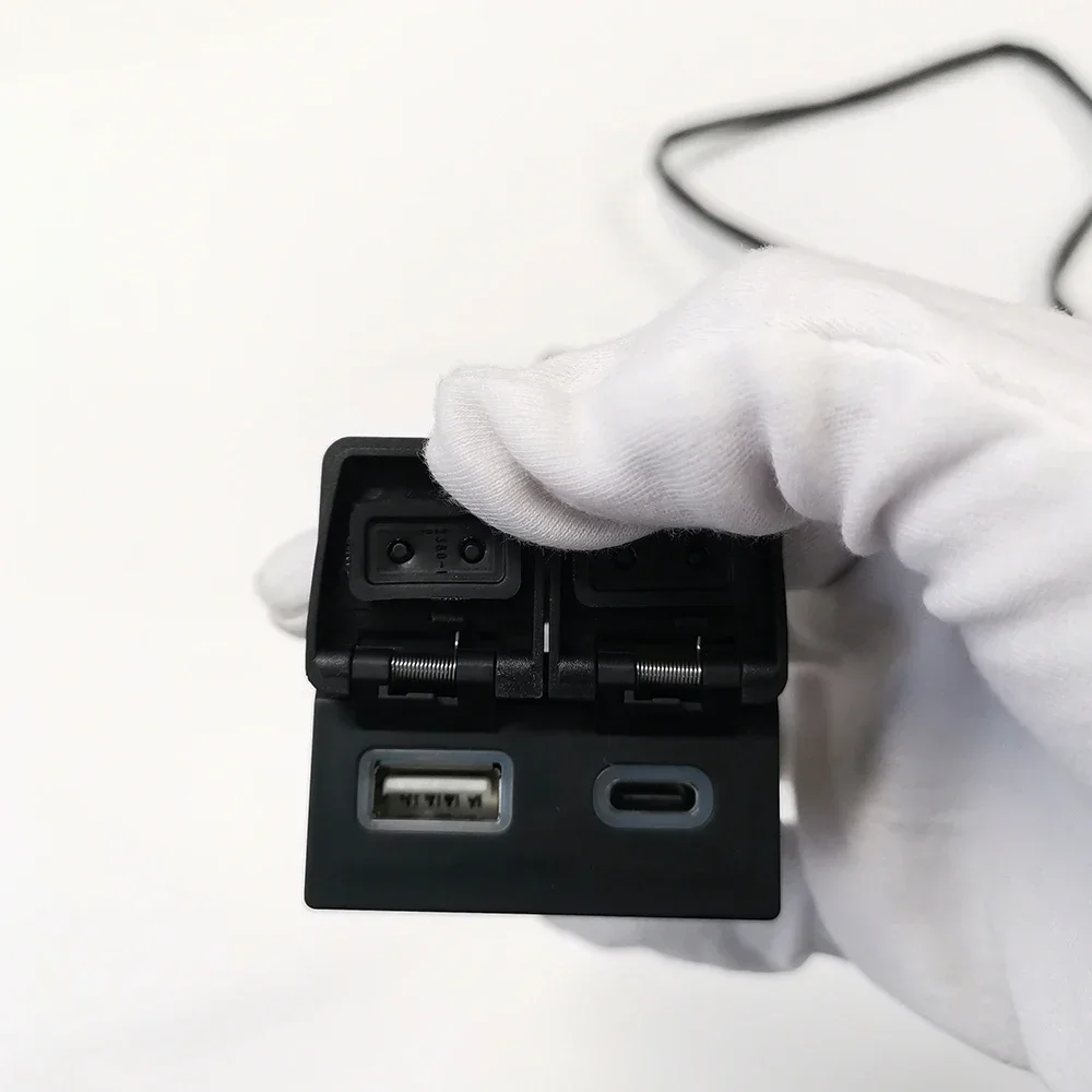 

Автомобильное зарядное устройство 12 В/24 В, двойная розетка USB Type-C PD, адаптер питания для Toyota Camry Avalon Highlander Levin RAV4