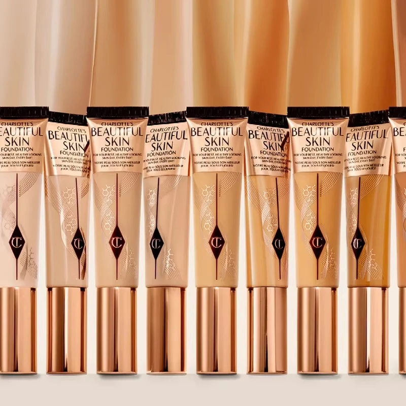 Фото Тональный крем Charlotte Tilbury с гиалуроновой кислотой, средней степени покрытия, с коллагеном, блеск для губ с эффектом увеличения объема и сияния, в коробке №2