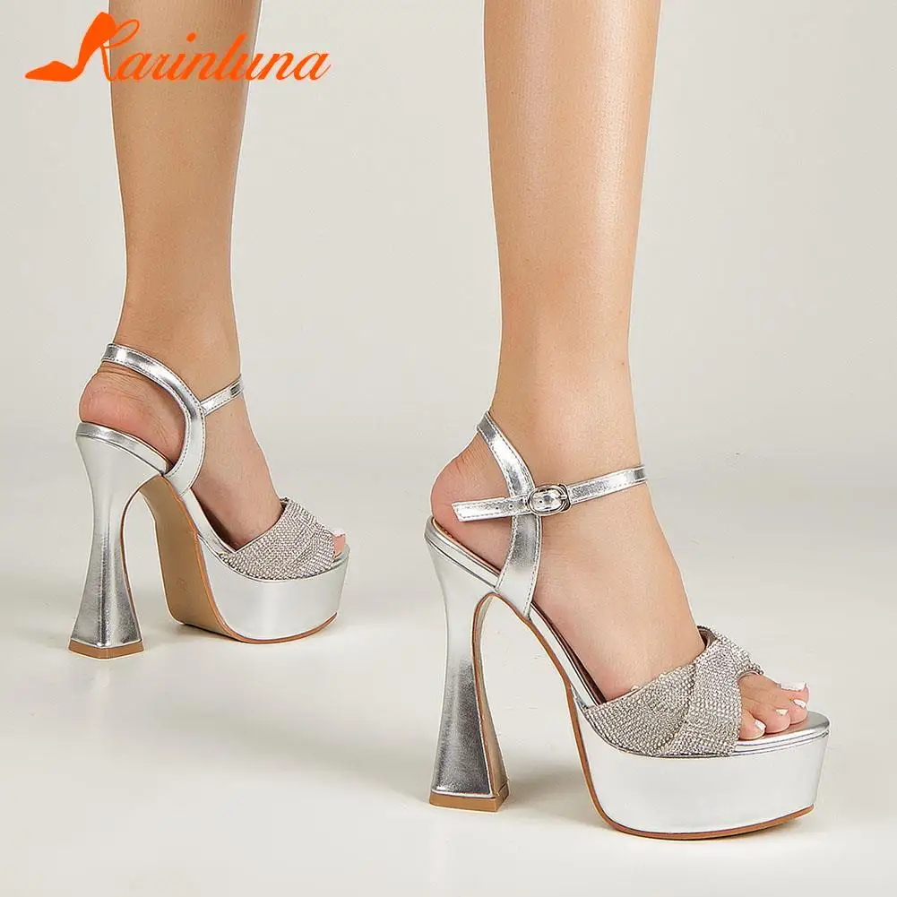 Π‘Π°Π½Π΄Π°Π»ΠΈΠΈ ΠΆΠ΅Π½ΡΠΊΠΈΠ΅ Π½Π° ΠΎΡΠ΅Π½Ρ ΡΠΎΠ»ΡΡΠΎΠΌ Π²ΡΡΠΎΠΊΠΎΠΌ ΠΊΠ°Π±Π»ΡΠΊΠ΅, Π±ΠΎΡΠΎΠ½ΠΎΠΆΠΊΠΈ Ρ ΡΠ΅ΠΌΠ΅ΡΠΊΠΎΠΌ Π½Π° ΡΠΈΠΊΠΎΠ»ΠΎΡΠΊΠ΅, ΠΌΠΎΠ΄Π½ΡΠ΅ ΡΠ΄ΠΎΠ±Π½ΡΠ΅, Π² Π΅Π²ΡΠΎΠΏΠ΅ΠΉΡΠΊΠΎΠΌ ΡΡΠΈΠ»Π΅, Π»Π΅ΡΠΎ 2023 Π‘Π°Π½Π΄Π°Π»ΠΈΠΈ ΠΆΠ΅Π½ΡΠΊΠΈΠ΅ Π½Π° ΠΎΡΠ΅Π½Ρ ΡΠΎΠ»ΡΡΠΎΠΌ Π²ΡΡΠΎΠΊΠΎΠΌ ΠΊΠ°Π±Π»ΡΠΊΠ΅, Π±ΠΎΡΠΎΠ½ΠΎΠΆΠΊΠΈ Ρ ΡΠ΅ΠΌΠ΅ΡΠΊΠΎΠΌ Π½Π° ΡΠΈΠΊΠΎΠ»ΠΎΡΠΊΠ΅, ΠΌΠΎΠ΄Π½ΡΠ΅ ΡΠ΄ΠΎΠ±Π½ΡΠ΅, Π² Π΅Π²ΡΠΎΠΏΠ΅ΠΉΡΠΊΠΎΠΌ ΡΡΠΈΠ»Π΅, Π»Π΅ΡΠΎ 2023