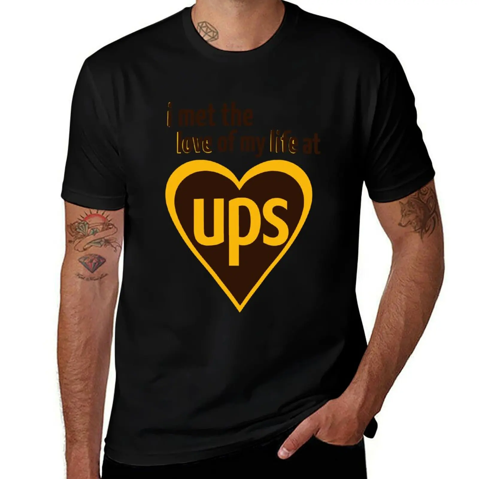 Фото Я встретил любовь своей жизни в UPS T-Shirt Soft Durable Cotton T-Shirt. №1