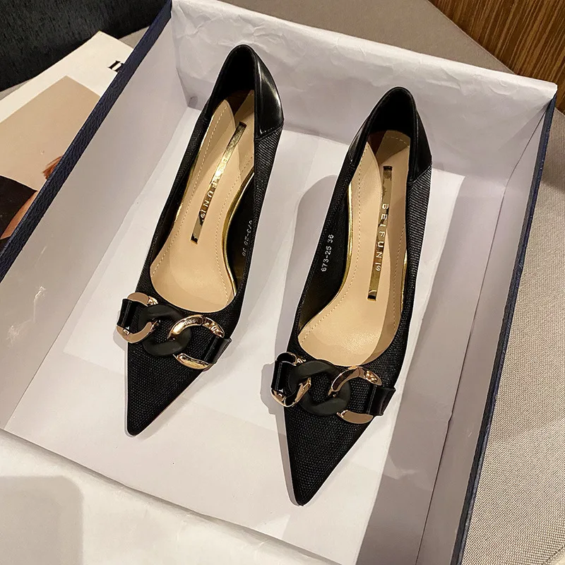 

Новые универсальные туфли на тонком каблуке с металлической цепочкой и пряжкой