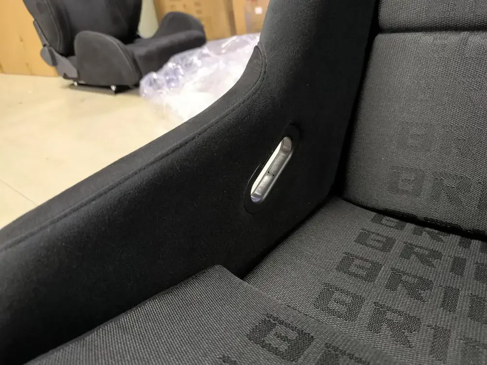 Регулировка сиденья автомобиля BRIDE из углеродного волокна до и после