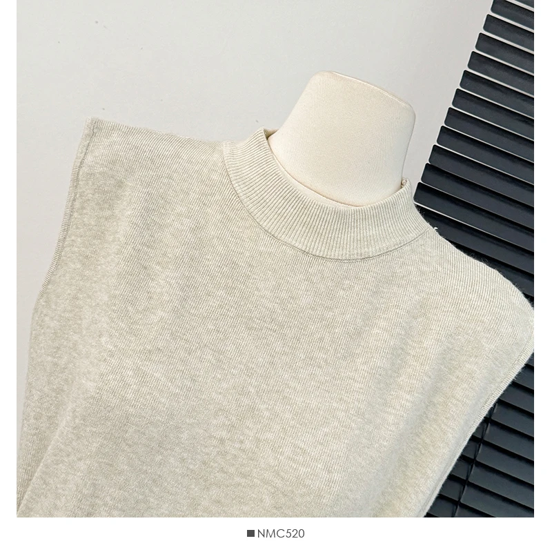 Женское трикотажное платье-водолазка с поясом