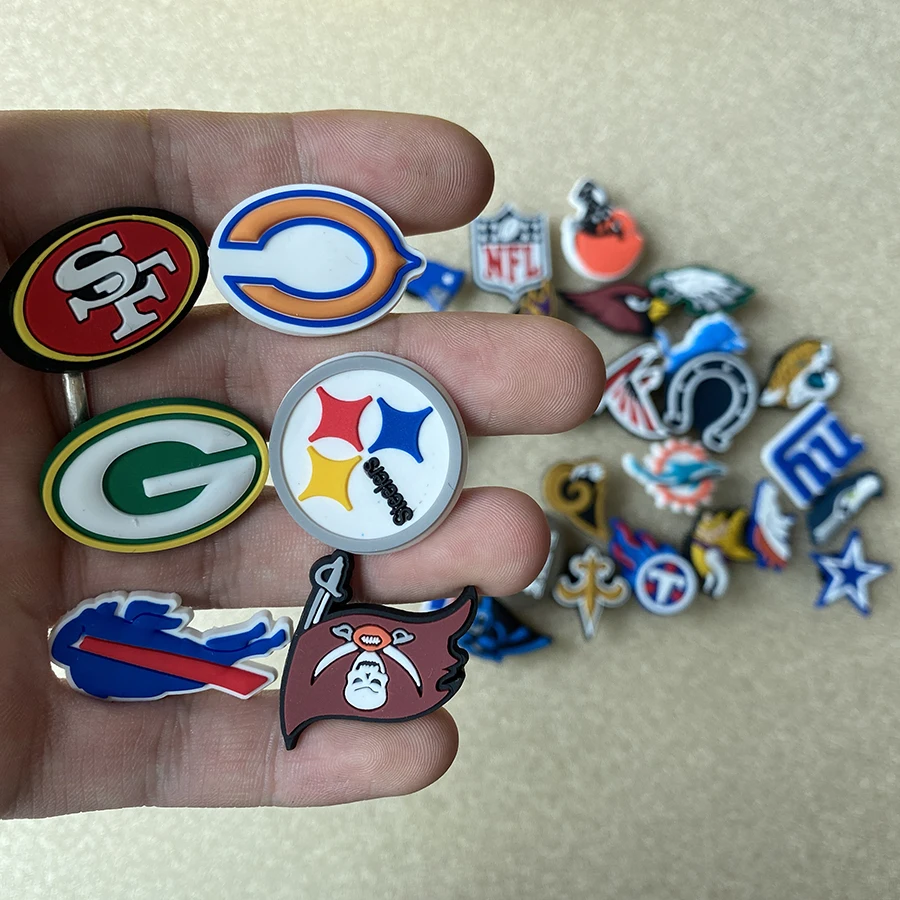 

Soft PVC Sports Team LOGO Croc Shoe Charms Decoration Accessories for Girls Boys Clogs Sandals Wristband Holiday Party Gifts