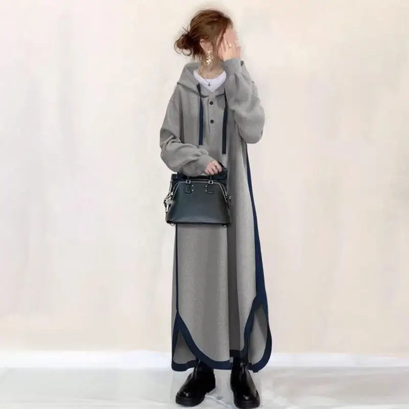 Женское длинное платье-свитшот с капюшоном и длинным рукавом