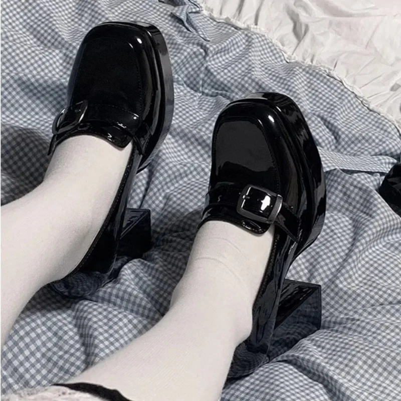 Женские туфли на высоком каблуке туфли-лодочки с металлическим украшением