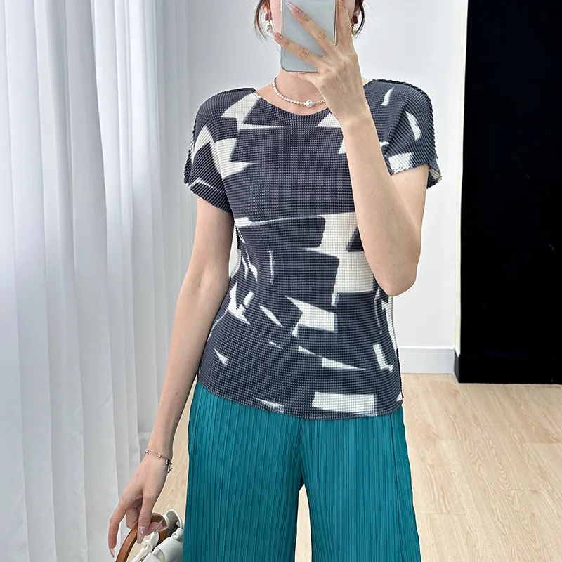 

Miyake Pleated Top for Women 2023 Summer New Printed Crew Neck Elastic Fabric Short Sleeve T-shirt Famale Fashion T Shirt Women
