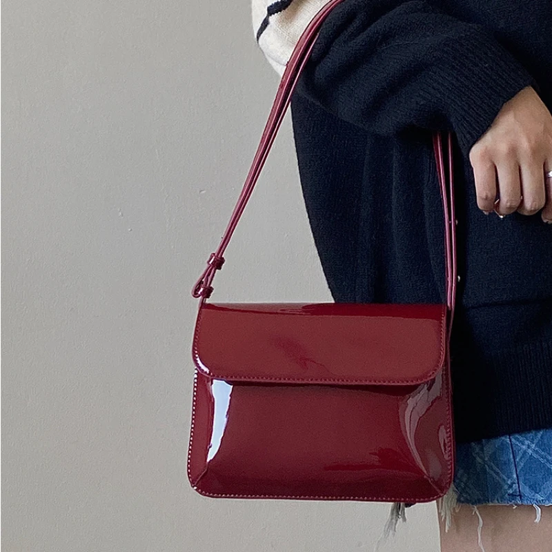 

Винтажная женская маленькая квадратная сумка через плечо из лакированной кожи, модные однотонные дамские сумочки под подмышек, женские сумочки-клатчи в стиле ретро