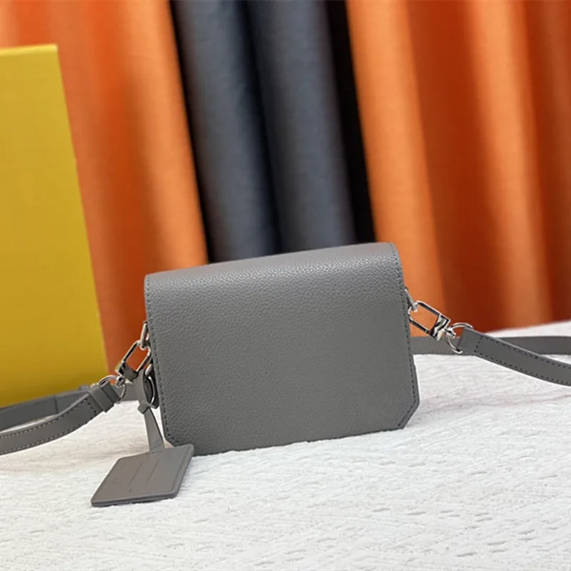 

2023 Classic Fashion New Men's Bag High Quality Designer Shoulder Bag Cow Leather Vintage Simple Men Messenger Bag 17.3 x 12 x 7