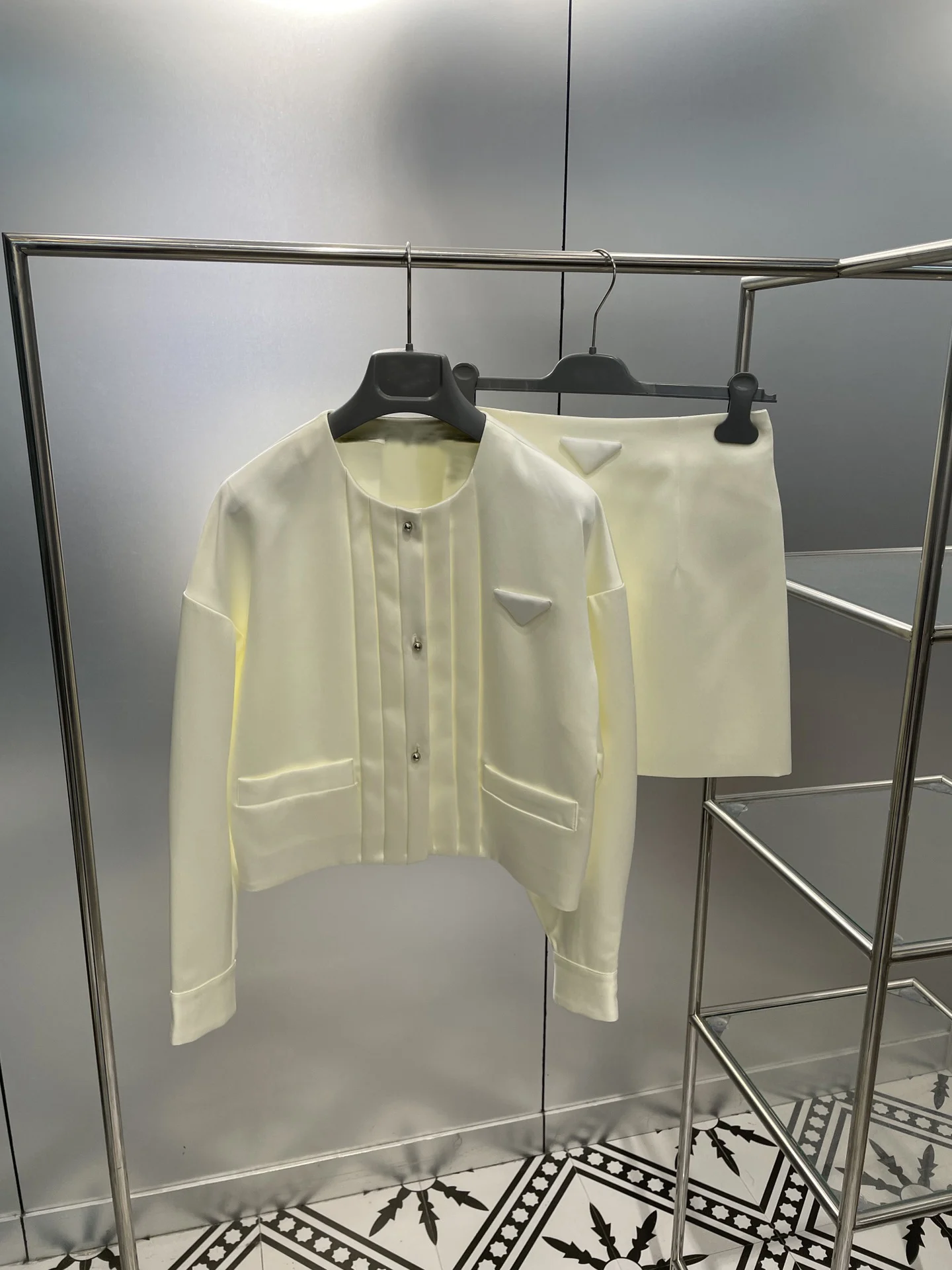 

New gorgeous satin suit, eye-catching design embellished with luxurious jewelry buttons7.5