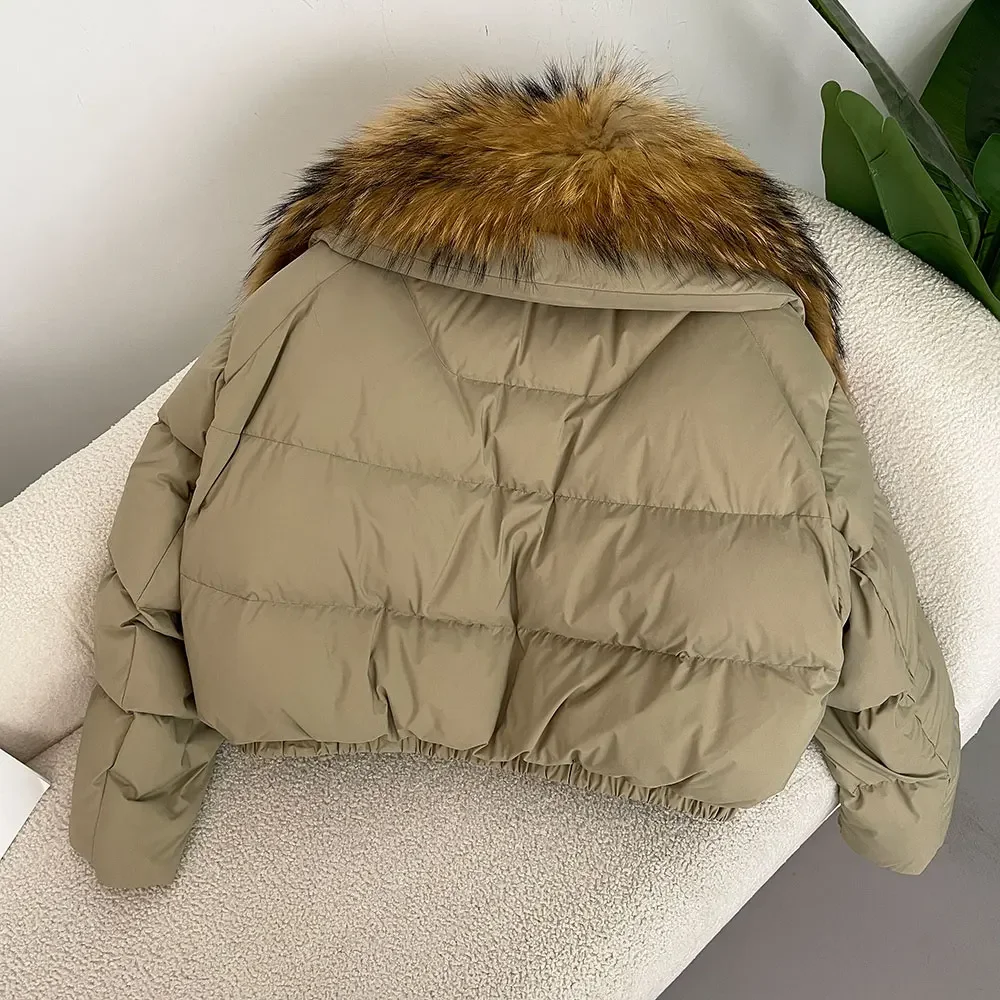 Женский пуховик с воротником из натурального меха на белом утином пуху