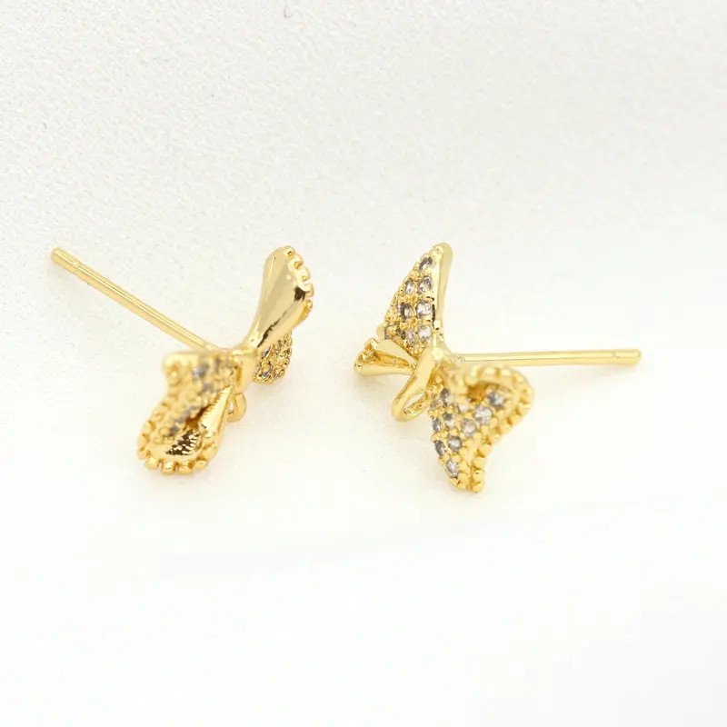 Серьги-гвоздики из меди и циркона 12 х8 мм