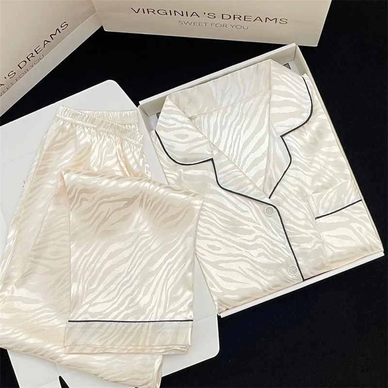 Женская пижама в полоску с длинным рукавом и отложным воротником