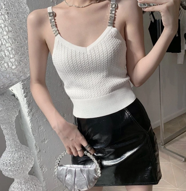 

Fashion Classic Trendy luxury design 22 Summer Rhinestone Metal Letters Knitted Sling V-neck Slim Fit Vest Woman