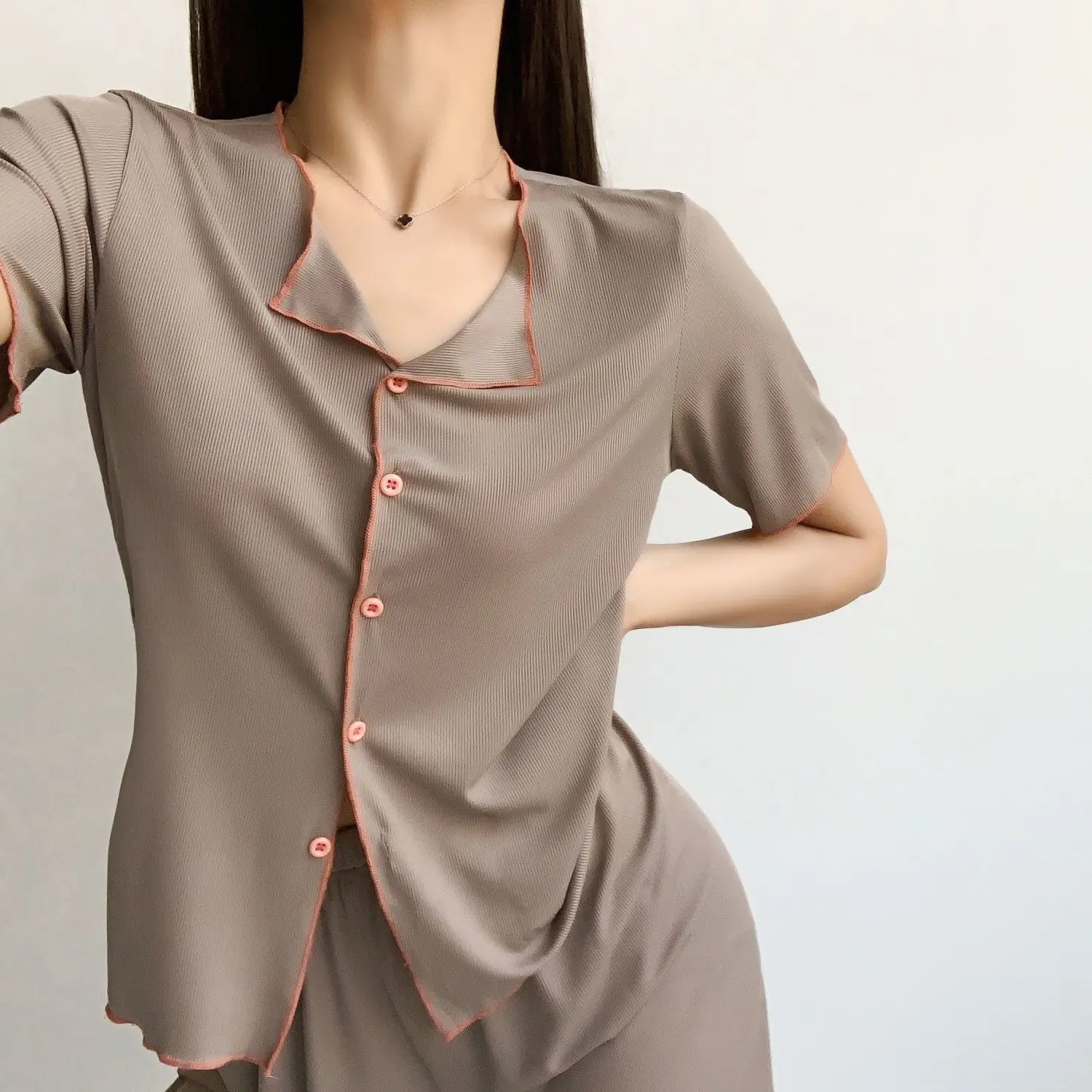 

Женские пижамы, летние костюмы, новая Пижама с квадратным вырезом и коротким рукавом, пуговицы для кардигана, нишевая Западная крутая прост...