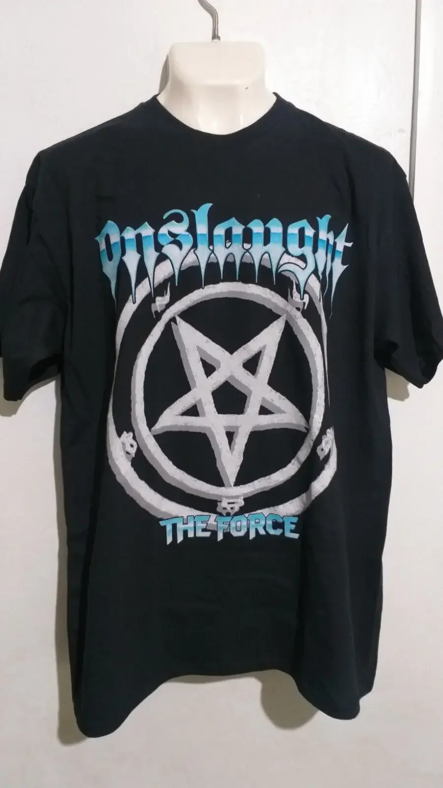 Летняя футболка с изображением рассекающего металла