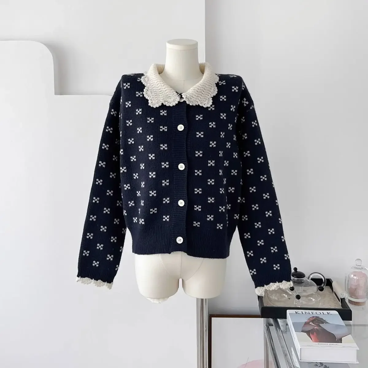 Корейский модный винтажный вязаный крючком лацкан темно-синий кардиган женский