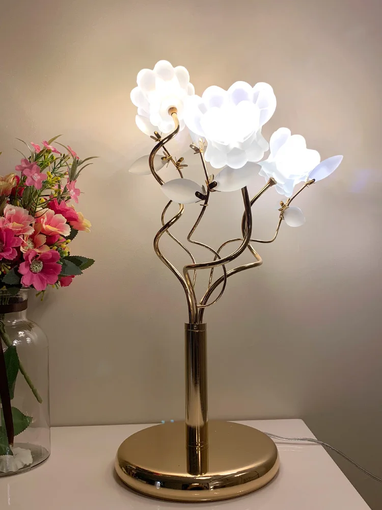 

zq European Luxury Crystal Lamp Creative Living Room Modern Minimalist Bedroom Led Table Lamp